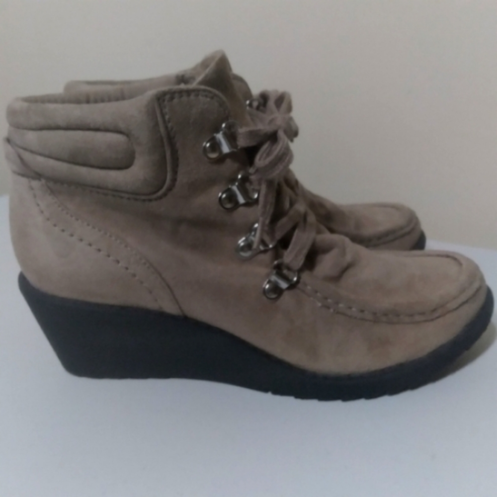 Tallulah Blu Tie Up Ankle‎ Boots Wedged Heel 8.5 Med.